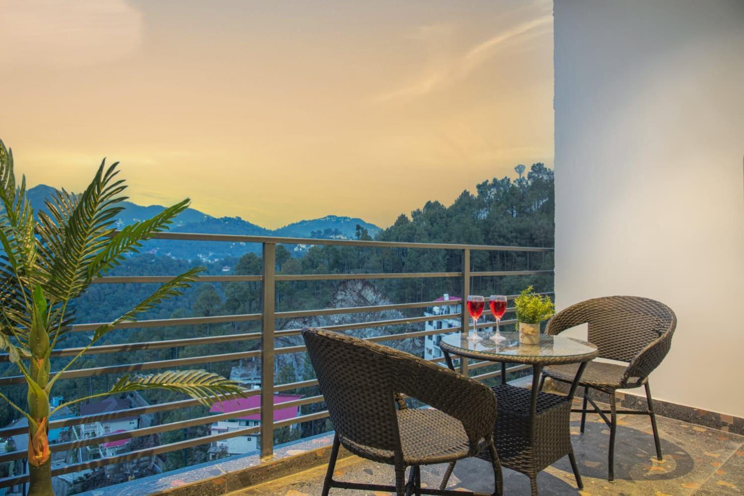 Host Jatin Mountain Crest Kasauli 7Oi827O7O3 Apartman Kültér fotó